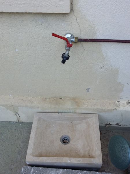 vasque avec robinet incliné